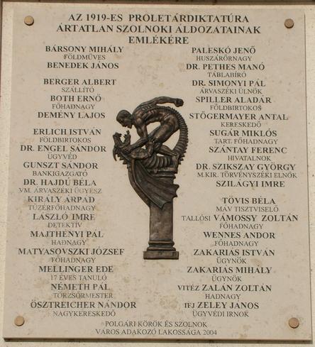 A polgári körök és Szolnok város adakozó lakossága által 2004-ben állított emléktábla,