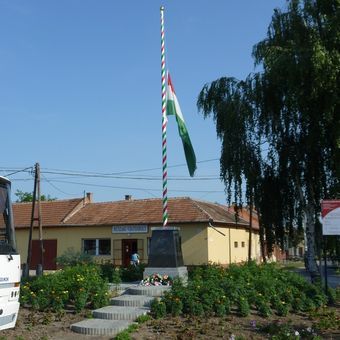 Trianon-emlékmű, Cibakháza. Fotó: Kósa Károly, 2011.06.18.