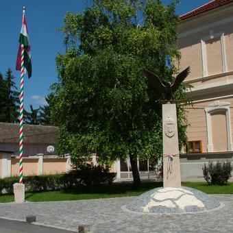 Trianon-emlékmű, Kisújszállás. Fotó: Kósa Károly, 2010.07.09.