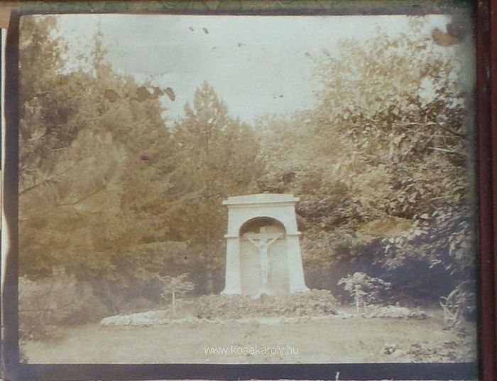 Graefl József síremléke archív fotón.