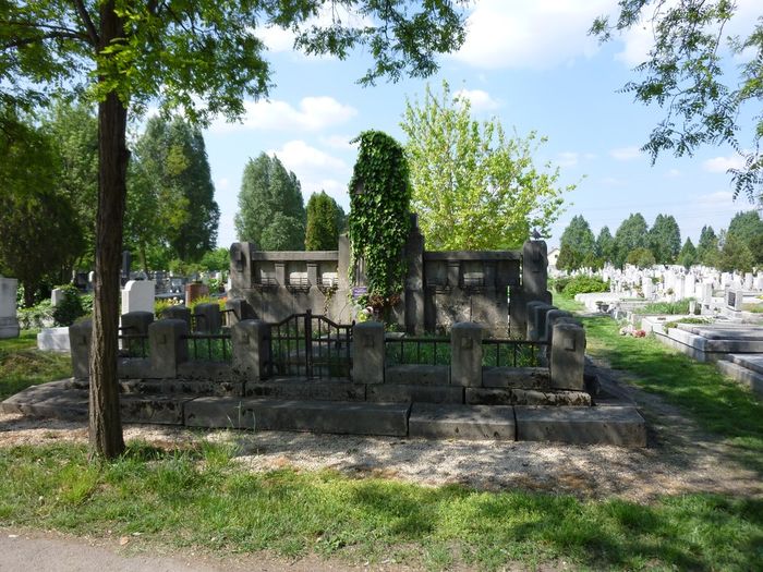 Kenéz Béla síremléke, Szolnok. Fotó: Kósa Károly, 2008.07.22.