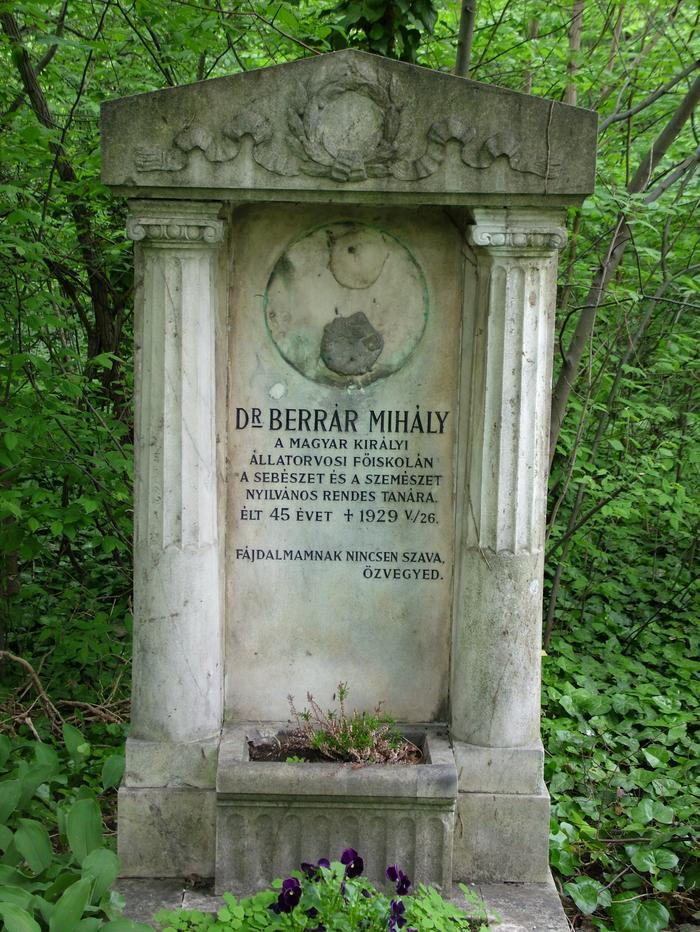 Berrár Mihály síremléke, Budapest. Fotó: Kósa Károly, 2010.05.15.