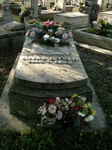 Lovas István síremléke, Szolnok. Fotó: Kósa Károly, 2003.11.03