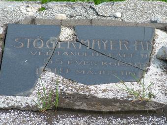 Stögermayer Antal (vértanú halált halt 55 éves korában, 1919. május hó 6.) síremléke. Fotó: Kósa Károly.