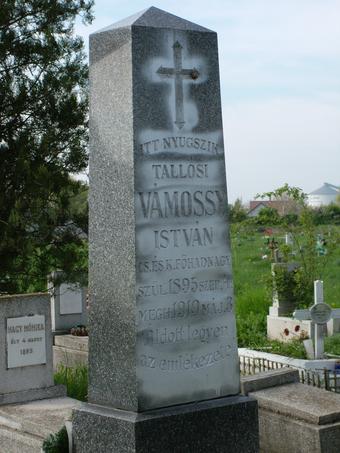 Tallósi Vámossy István cs. és kir. főhadnagy (szül. 1895. szept. 4., megh. 1919. máj. 3.) síremléke. Fotó: Kósa Károly.