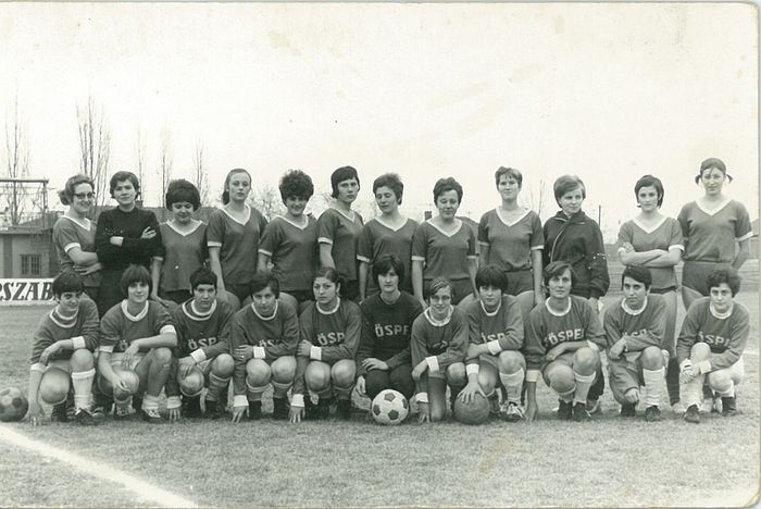 Szolnok első női futballcsapata a Fősped hölgyfocistái.